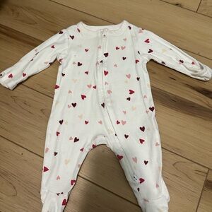 Old Navy White and Red Heart Print Footies